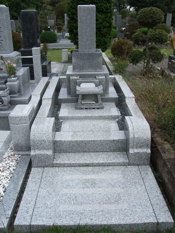 大型墓地